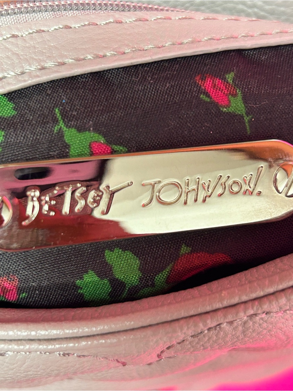 Betsey Johnson Gray Quilted Heart-Pattern Shoulder Bag w/BJ Scarf 13 x 9.5 x 4 - Picture 10 of 17